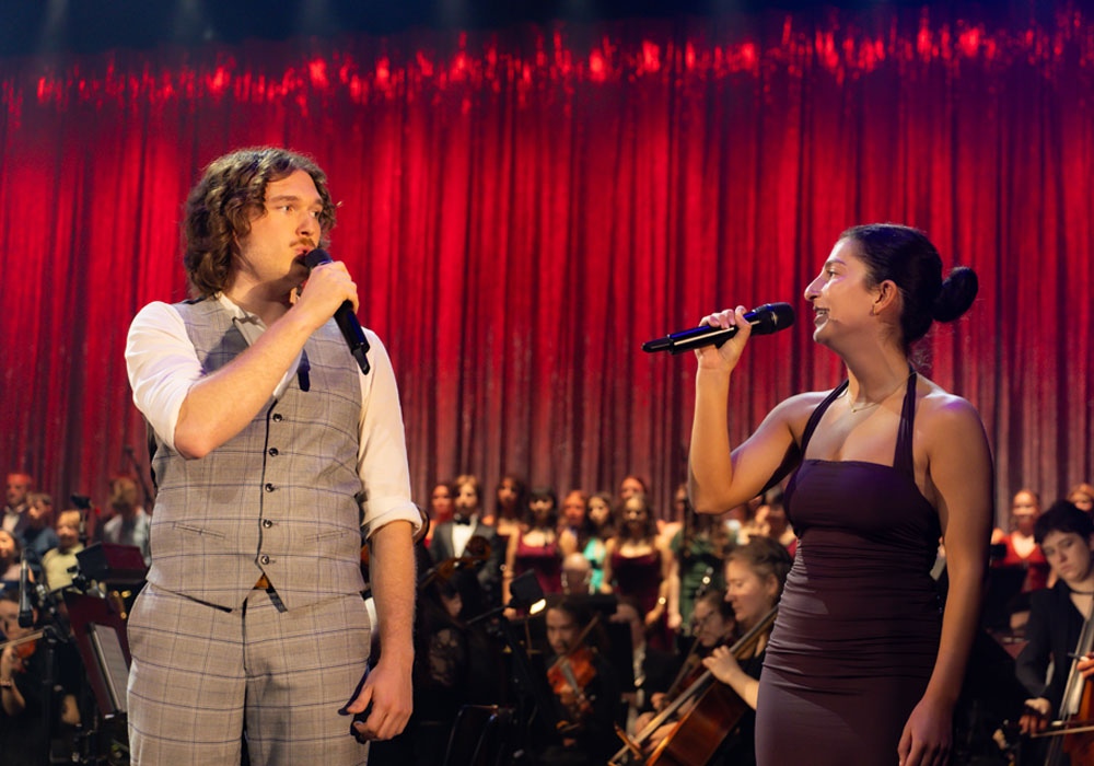 Singing for Theatrical Symphony on Stage